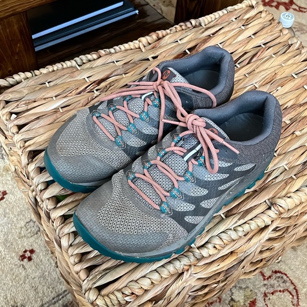 Women’s Size 9.5 Merrel Antora 2